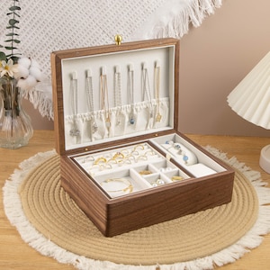 Schmuckschatulle / Schmuckschatulle aus Walnussholz / Schmuckschatulle / Aufbewahrungsbox für Schmuck mit Gravur / Hochzeitsgeschenk / Idee für Beste Freunde / Geschenk für Mama Her