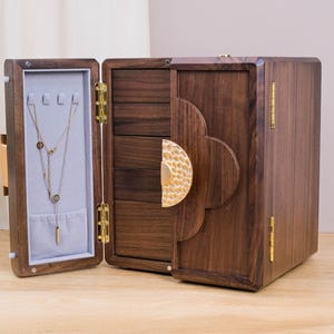 Schmuckschatulle / Große Schmuckschatulle aus Nussbaum / Schmuckschatulle für Frauen / Geschenk für Sie / Muttertagsgeschenk