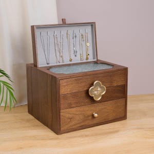 Schmuckschatulle / Holzschmuck-Aufbewahrungsbox / Walnuss Glas Top Schmuckschatulle / personalisiertes Geschenk / Muttertagsgeschenk