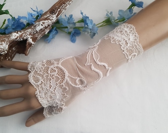 Cream stretch lace fingerless gloves > bridal gloves