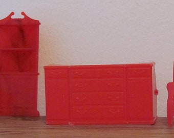 1950's Vintage Miniatuur Rode Plastic Meubels voor Poppenhuis of Assemblage 4 Diverse Stukken