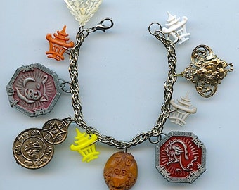 Kinesiskt tema-armband med samlarberlocker