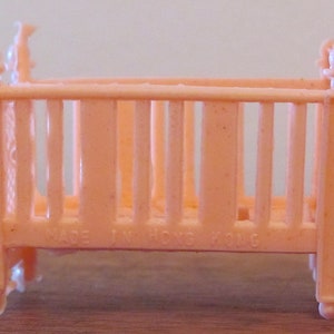1950&#39;s Hong Kong Vintage Miniature Pink Plastic Baby&#39;s Crib Furniture for Doll&#39;s House or Assemblage