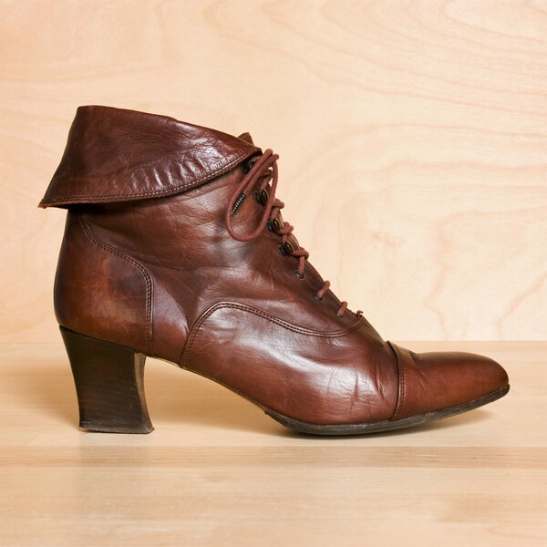 Vintage 1980s Italian ankle boots 9. Charles David cuffed granny boots / lace up boots 9. Buttery soft leather.
