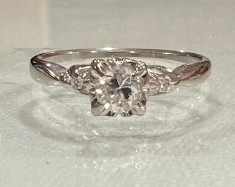 Vintage Diamond Engagement Ring - O.34 Carats - 14K White Gold