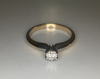 Classic Vintage Solitaire Engagement Ring - 0.23 Carat Round Brilliant Cut Diamond - 14K Gold