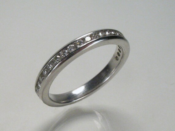 Vintage Diamond Wedding Ring/Anniversary Ring Fea… - image 5