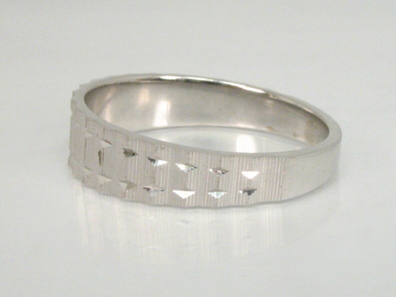 Never Worn Vintage Stock Size 10-14K White Gold Wide Face Tapered Shank Vintage Men/'s Etched Gold Wedding Ring