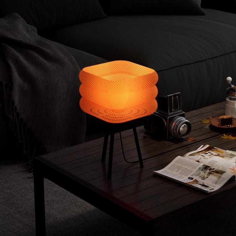 Lámpara tejida impresa en 3D: Lámpara de mesa con trípode minimalista moderna