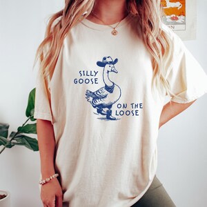 Silly Goose On The Loose Sweatshirt, Funny Goose Shirt, Cute Goose Sweatshirt, Funny Gift For Her, Duck Shirt, Funny Sweatshirt, Retro Shirt