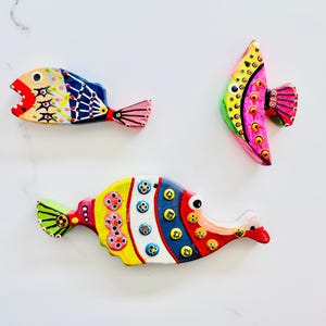 Wooden Fish Wall Decor Set of 3 Unique Handmade Home Decoration Coastal Nautical Gift Painted Wooden Hanging Fish Art