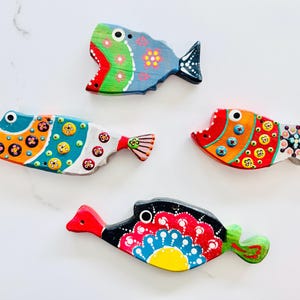 Wooden Fish Wall Decor Set of 4 Unique Coastal Hanging Art One-side-Painted Nautical Wall Decoration Handmade Ocean Fish Gift