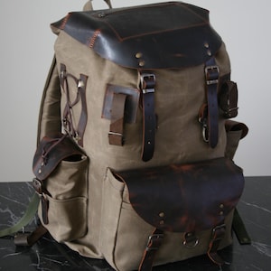 Bushcraft camper canvas rugzak in militaire stijl met leren riemen voor kamperen, Bushcraft handgemaakte gewaxte canvas rugzak, 50 l, cadeau voor haar