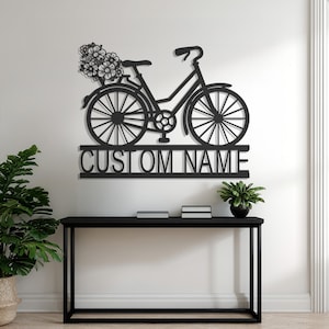 Aangepaste metalen muurkunst fiets, gepersonaliseerd bloemennaambord fietsnaam, romantisch metalen decor, metalen bord bloemenmand, aangepast huiscadeau