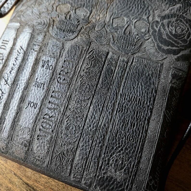 Purse Ereader Dark Romance Book Lover Crossbody Bag: Laser Etched Ereader Purse - Etsy