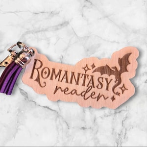 Romantasy Reader wooden keychain, Romanyasy Reader, Book Lover, Book Lover Keychain, Book Lover Gift
