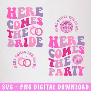 Puede incluir: Cuatro diseños digitales con el texto "Here Comes The Bride" y "Here Comes The Party" en fuente retro rosa y morada. El diseño de la novia incluye dos anillos rosas con un diamante. El diseño de la fiesta incluye una bola de discoteca rosa.
