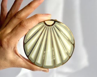 Vintage 1950s Stratton Princess Compact, Cream & Sage Scallop Shell Enamel, Made in England, Pat 764125 - Large Size at 3.5 in Diameter