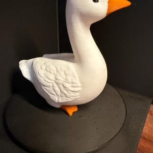 7” Sitting Desk Goose