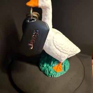 7” Magnet Beak Mini Desk Goose