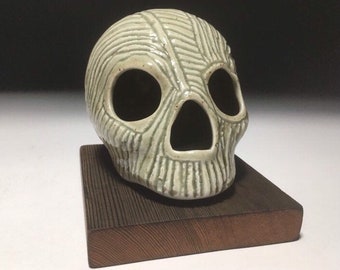 Line Pattern Celadon Skull