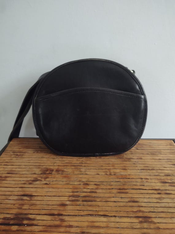 バッグ Vintage Coach Round Chester Shoulder Bag Rare Vintage COACH Black Leather CHESTER Round | Depop