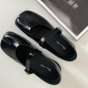 Tabi Varnish Mary Janes ローファー – 大胆でエレガントなスタイル |レディースのトレンディな靴 |シングルスプリットトゥ