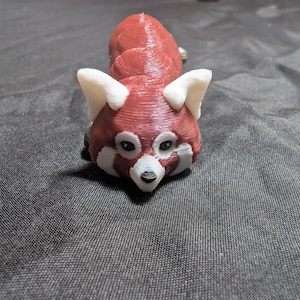 Red Panda w pełni przegubowy flexi brelok. Znany również jako fire foxes gotowy do zjedzenia twojego bambusa! Sprawdź całą naszą linię Littles. fox