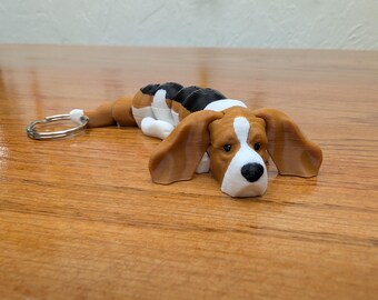 Basset Hound helt ledad flexibel nyckelring. Redo att spåra, jaga och utforska. Utforska hela vårt sortiment av Littles