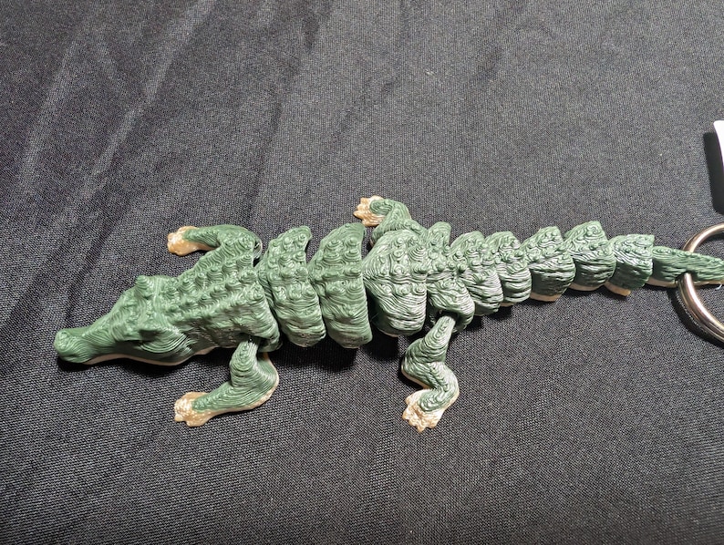 Ledad flexibel nyckelring med alligator/krokodil. Dags att bli köttätare. alligator, krokodil, moderna dinosaurier. Utforska hela vårt Littles-sortiment. bild 4