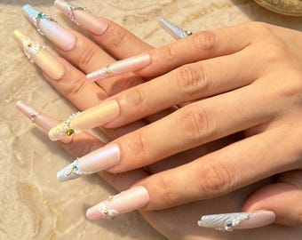 Romantic Elegant Pearlescent Aurora | 3D Ripple Mermaid Shell | Iridescent Jewellery French Tips Nails