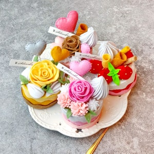 Felt flower cake | felt cake | pretend food, |fiber arts | birthday cake | toy food | Cake-009