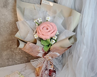 Gehäkelter Rosenstrauß, handgemachter Blumenstrauß, Geschenk, Valentinstag Muttertag, Blumenornament, Geburtstag, Abschlussfeier
