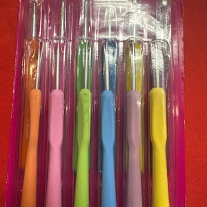 Boye Crochet ergonomic 12 piece hooks B-N b, c, d, e, f, g, h, I, j, k, l,  n
