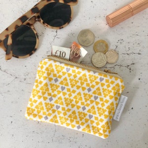 Monedero Suits, neceser con estampado mostaza y gris, bolsa con cierre de cremallera, monedero, tarjetero, fabricado en Reino Unido, amarillo y gris