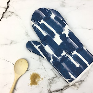 Paloma Oven Glove, Blue pattern pot holder, abstract design, made in the UK