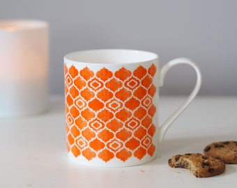 Mug Alta en porcelaine tendre, orange motif géométrique