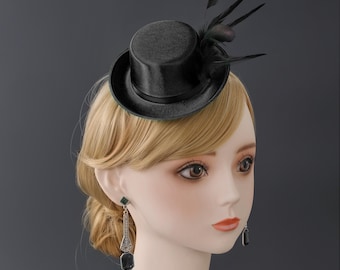 Mini Top Hat Fascinator Headband with Feathers – Vintage Gatsby Derby Hair Accessory, Elegant Tea Party & Wedding Headpiece