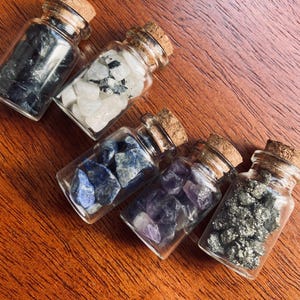 Little Geology Collection with Five Jars : Moonstone, Amethyst, Pyrite, Lapis Lazuli and Black Tourmaline
