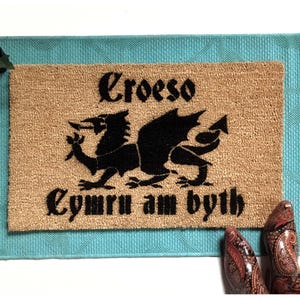 Welsh Welcome- Croeso, Cymru am byth dragon doormat knot doormatt new house gift
