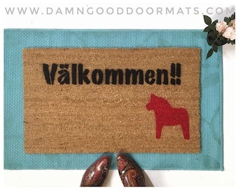 Szwedzka wycieraczka „Välkommen”, mata powitalna dla konia Dala