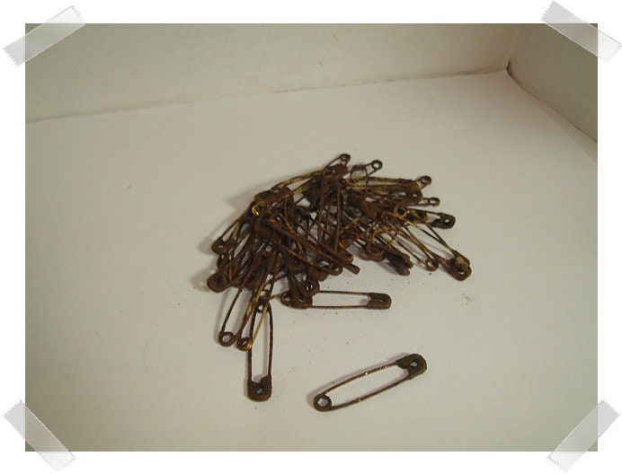 10 Rusty Safety Pins, Small Size 