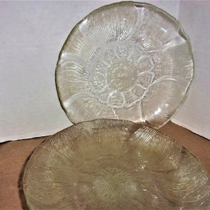 Salad Glass Plates/Set of 2/ 7 3/4&quot; wide/ Fleur / Flower Petal Pattern /Vintage/Supplies*