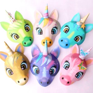 Máscaras de unicórnio de papel para impressão: 4 designs ousados de máscaras de unicórnio + modelos de máscara para colorir em preto e branco para imprimir e fazer pela Happythought.