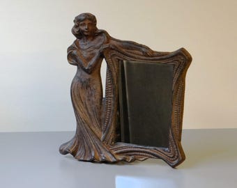 Espejo de tocador vintage de hierro fundido estilo Art Nouveau de la década de 1970 | Elegante dama con vestido de noche | Espejo de mesa francés