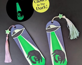 Alien Cat Bookmark – Glow in the Dark UFO