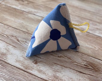 Blue Floral Print Fabric Weight