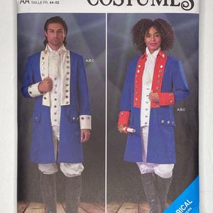 Può includere: Cartamodello Simplicity Costumes S9252. Il modello presenta costumi storici con cappotti blu, camicie bianche e stivali al ginocchio. Taglia Euro. 44-52.