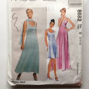Misses&#39; Dress in Three lengths pattern by McCall&#39;s 8682