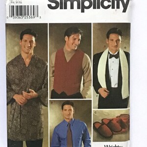 Op de afbeelding: Een Simplicity naaipatroon voor mannenkleding, met vier verschillende outfits: een badjas, een vest, een smoking en een overhemd. Het patroonnummer is 9962.